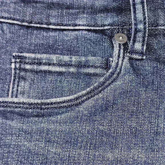 BlankNyc The Lenox High Rise Short Dark Wash Button Fly Raw Hem Sz 26 - Picture 4 of 14